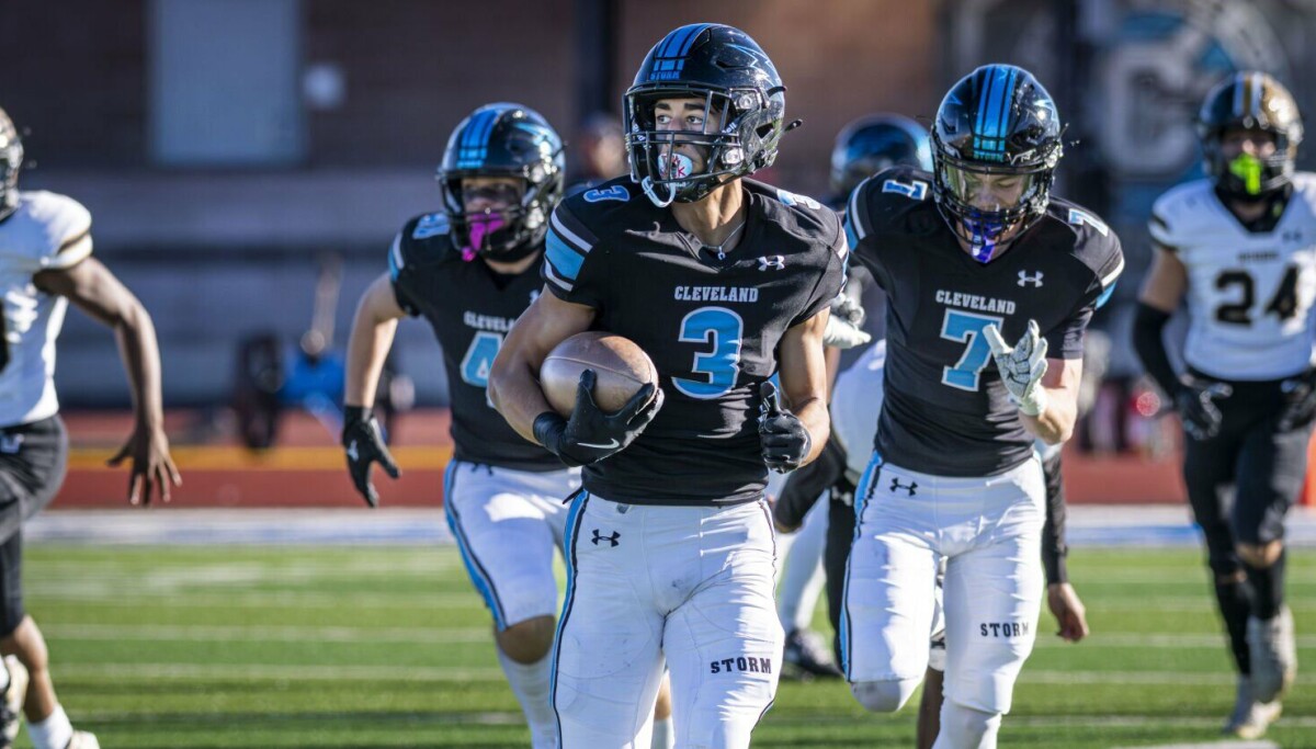 UNM offers dual-sport star Evan Nañez in football