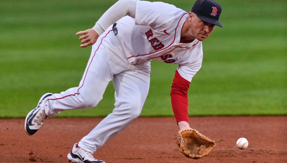 does alex bregman chew tobacco Everything you should know about Astros' Big Swing: Cubs sign Alex