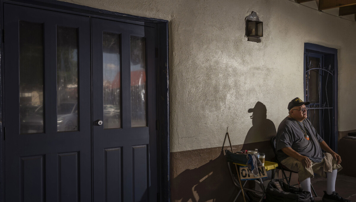 Old Town business owner must undo renovations that disrupted portal vendors