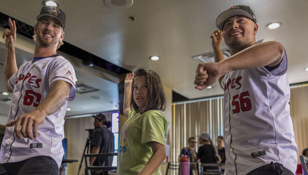 Topes Notes: Isotopes, Albuquerque Sign Language Academy team up for big night