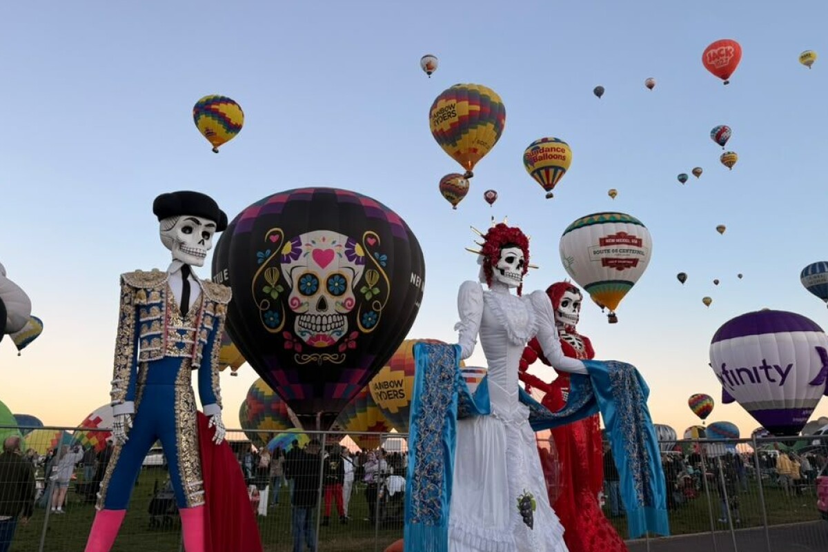 Monumental Catrinas Balloon Fiesta sculptures standing tall on Main Street at Albuquerque park