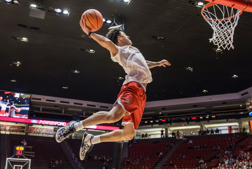 Mike Howl Newcomers shine at Lobo Howl basketball tipoff in the Pit