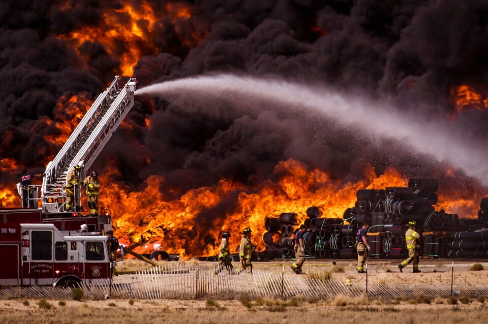 WATCH: Structure fire sends huge plume of smoke above Albuquerque ...
