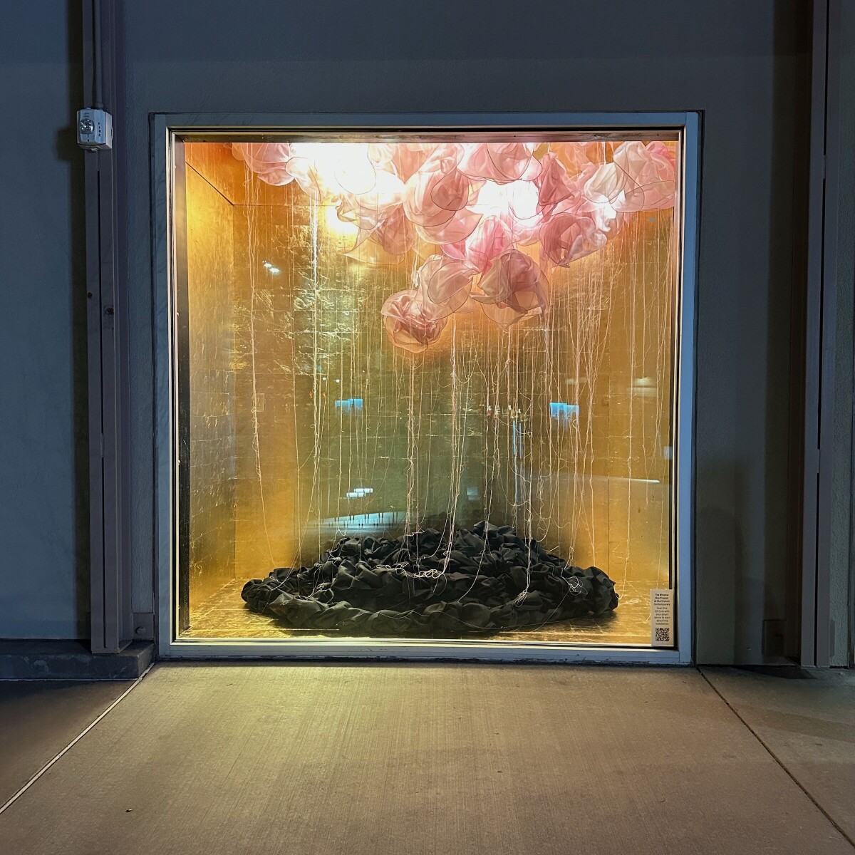 アート・デザイン・音楽 Abbas Kiarostami PLUIE ET VENT Between Heaven and Earth' by Marianne Hall brings sculpted virga